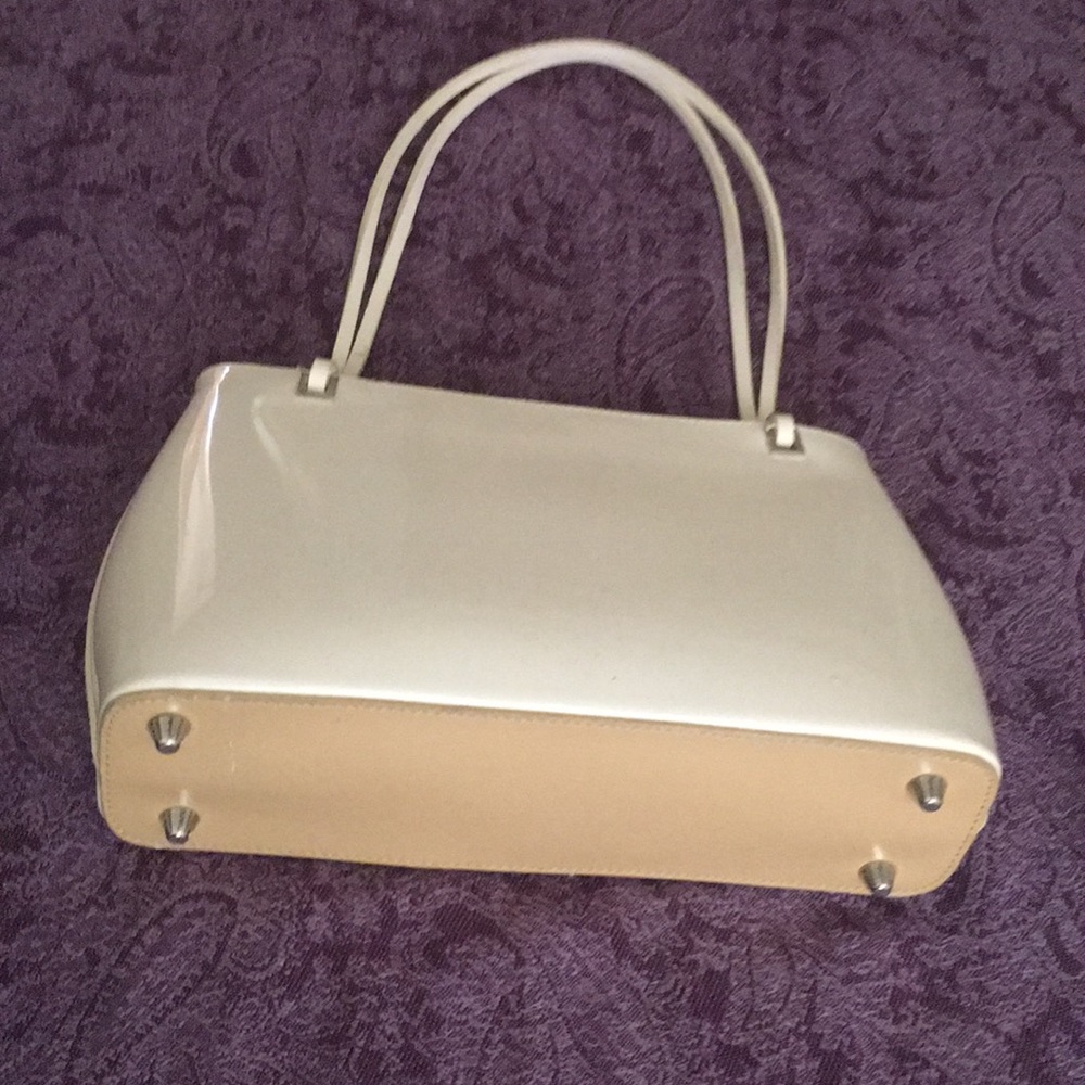 Sleek Bag in neutral “wear-with-everything” color